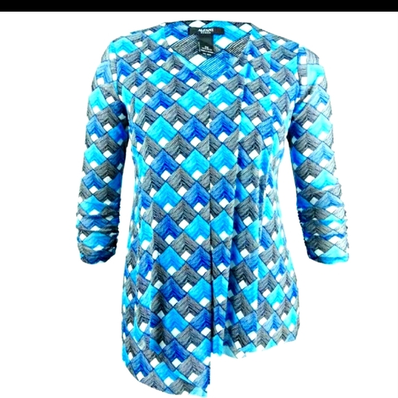 Beautiful NWT Plus Size V-neck Shirred 3/4 sleeve - Picture 12 of 13